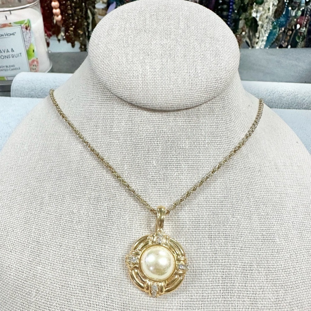 Vintage Signed Roman Faux Pearl Rhinestone Gold Tone Round Pendant Necklace